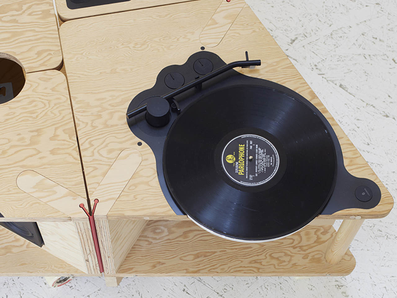 Vinyl record，Environmental protection materials，Multifunctional furniture，DHaus Design，