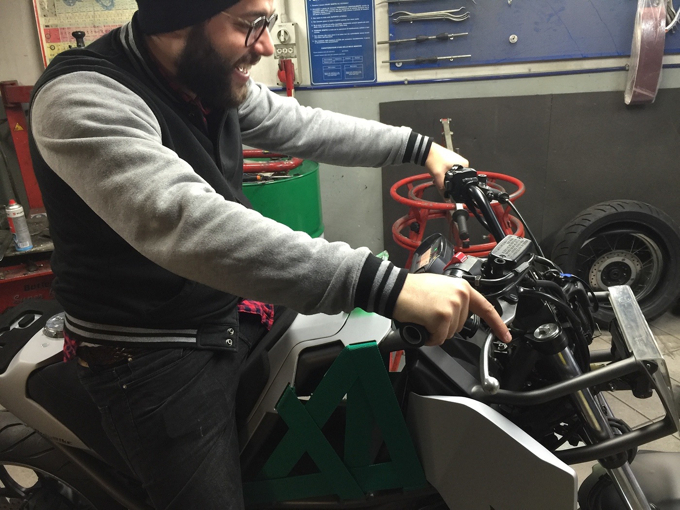 traffic，industrial design，motorcycle，locomotive，honda，Model，