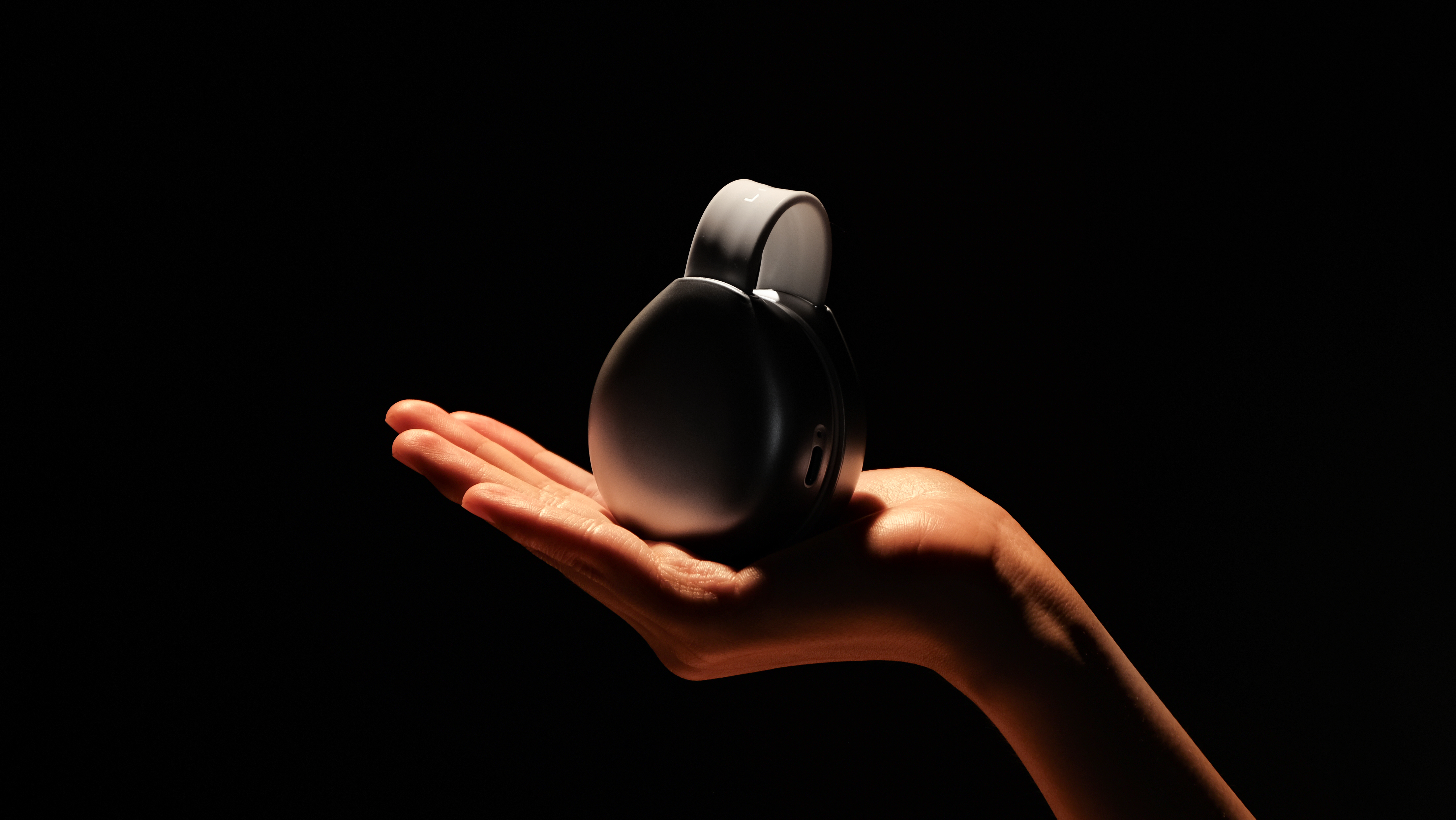 Wireless charging，Three in one wireless charging，Mobile wireless charging，Earphone wireless charging，Watch wireless charging，Mobile Accessories，Mobile phone charger，Portable charger，