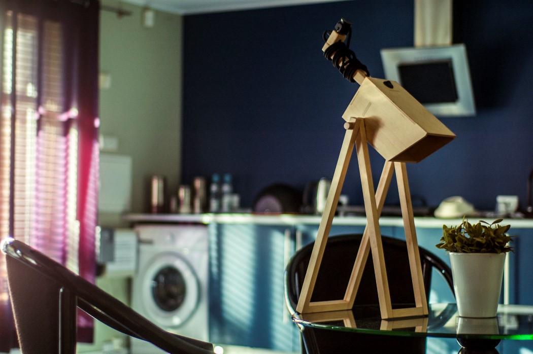 Desk lamp，rotate，