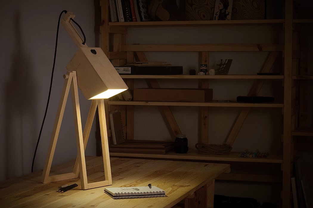 Desk lamp，rotate，