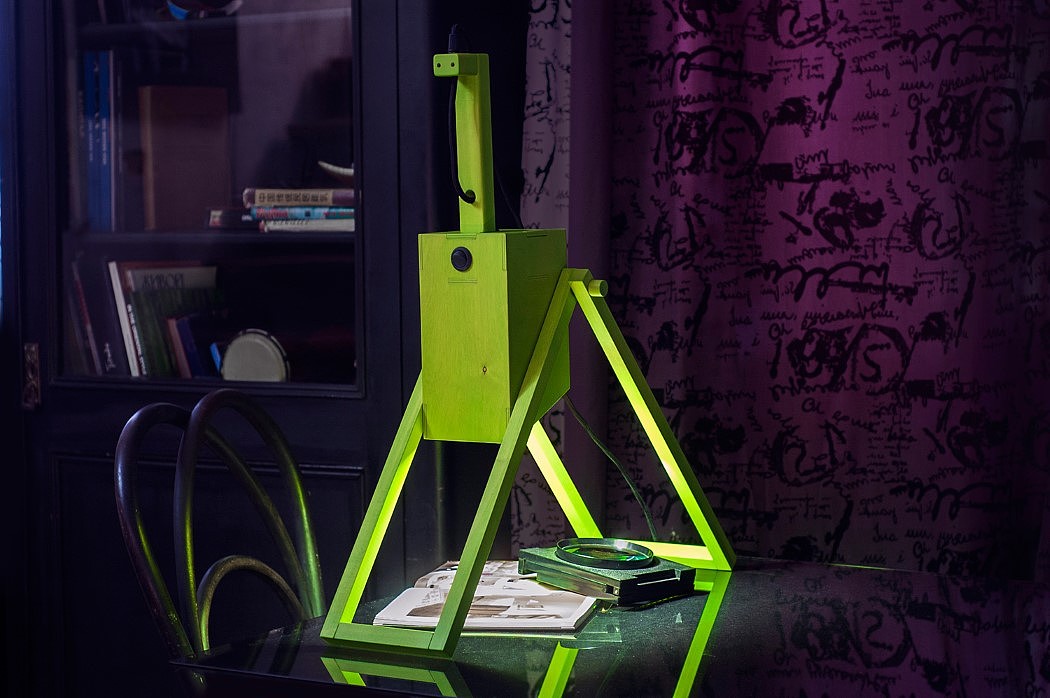 Desk lamp，rotate，