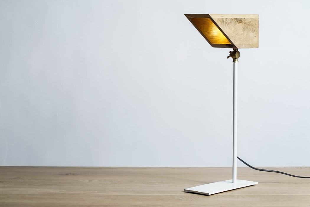 Desk lamp，bionics，wooden ，