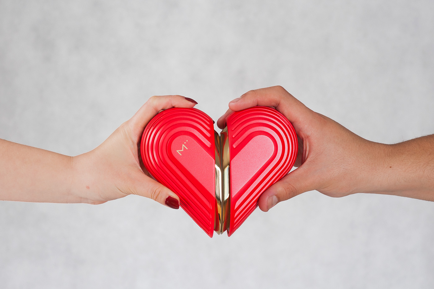 Bluetooth Speaker ，heart-shaped，Easy to carry，capsule，gules，lovers，speaker，Mirror design，Sofa design，Double sofa，Furniture home，facing each other，modern stylish，Advanced grey，