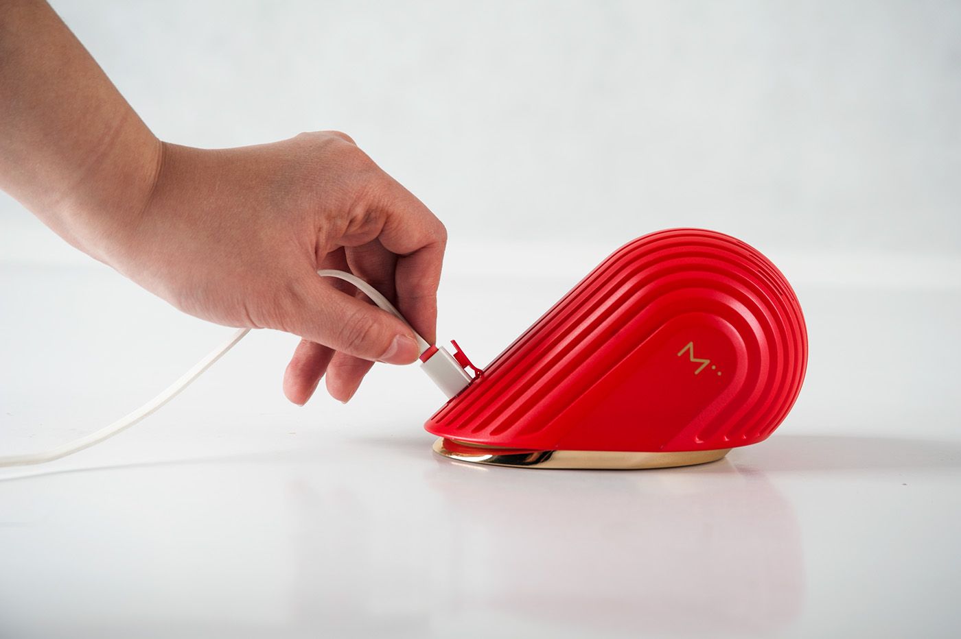 Bluetooth Speaker ，heart-shaped，Easy to carry，capsule，gules，lovers，speaker，Mirror design，Sofa design，Double sofa，Furniture home，facing each other，modern stylish，Advanced grey，