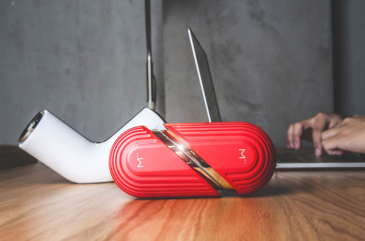 Bluetooth Speaker ，heart-shaped，Easy to carry，capsule，gules，lovers，speaker，Mirror design，Sofa design，Double sofa，Furniture home，facing each other，modern stylish，Advanced grey，