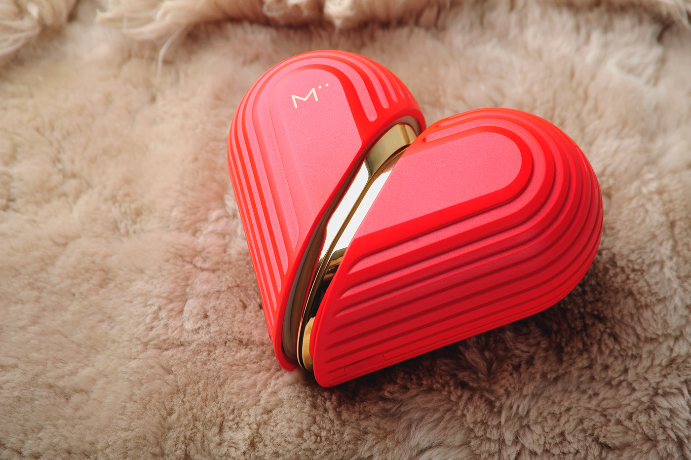 Bluetooth Speaker ，heart-shaped，Easy to carry，capsule，gules，lovers，speaker，Mirror design，Sofa design，Double sofa，Furniture home，facing each other，modern stylish，Advanced grey，