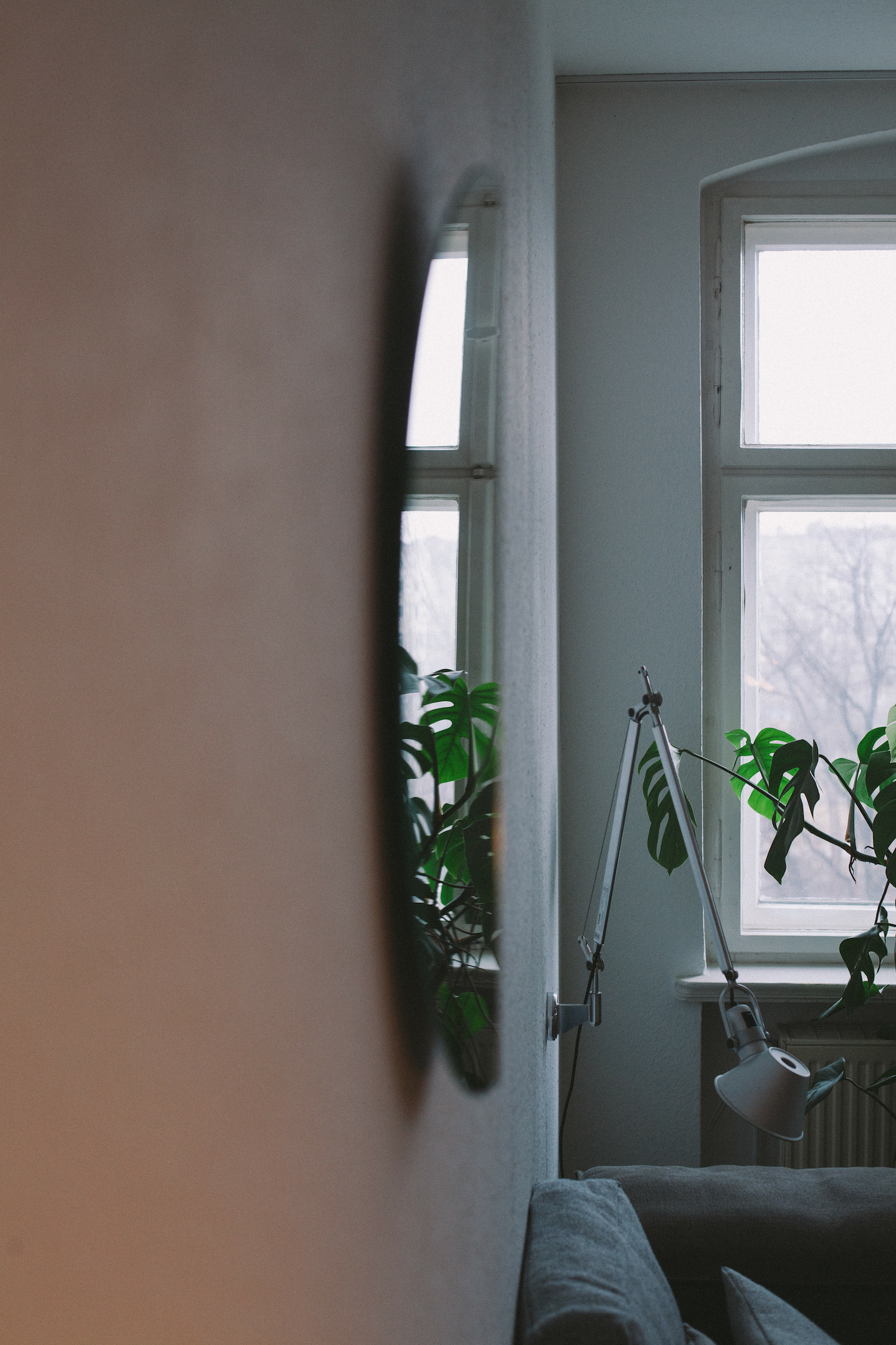 Bluetooth Speaker ，heart-shaped，Easy to carry，capsule，gules，lovers，speaker，Mirror design，Sofa design，Double sofa，Furniture home，facing each other，modern stylish，Advanced grey，