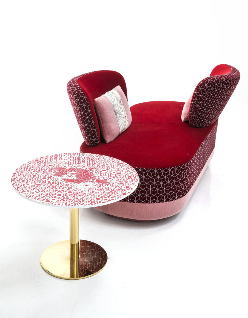 Bluetooth Speaker ，heart-shaped，Easy to carry，capsule，gules，lovers，speaker，Mirror design，Sofa design，Double sofa，Furniture home，facing each other，modern stylish，Advanced grey，