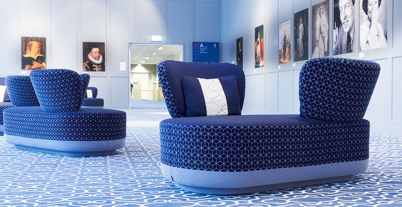 Bluetooth Speaker ，heart-shaped，Easy to carry，capsule，gules，lovers，speaker，Mirror design，Sofa design，Double sofa，Furniture home，facing each other，modern stylish，Advanced grey，