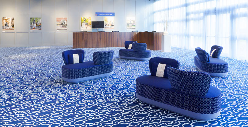 Bluetooth Speaker ，heart-shaped，Easy to carry，capsule，gules，lovers，speaker，Mirror design，Sofa design，Double sofa，Furniture home，facing each other，modern stylish，Advanced grey，