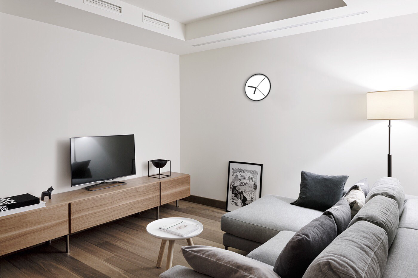 Bauhaus ，Clock，Iconic，Simplicity，