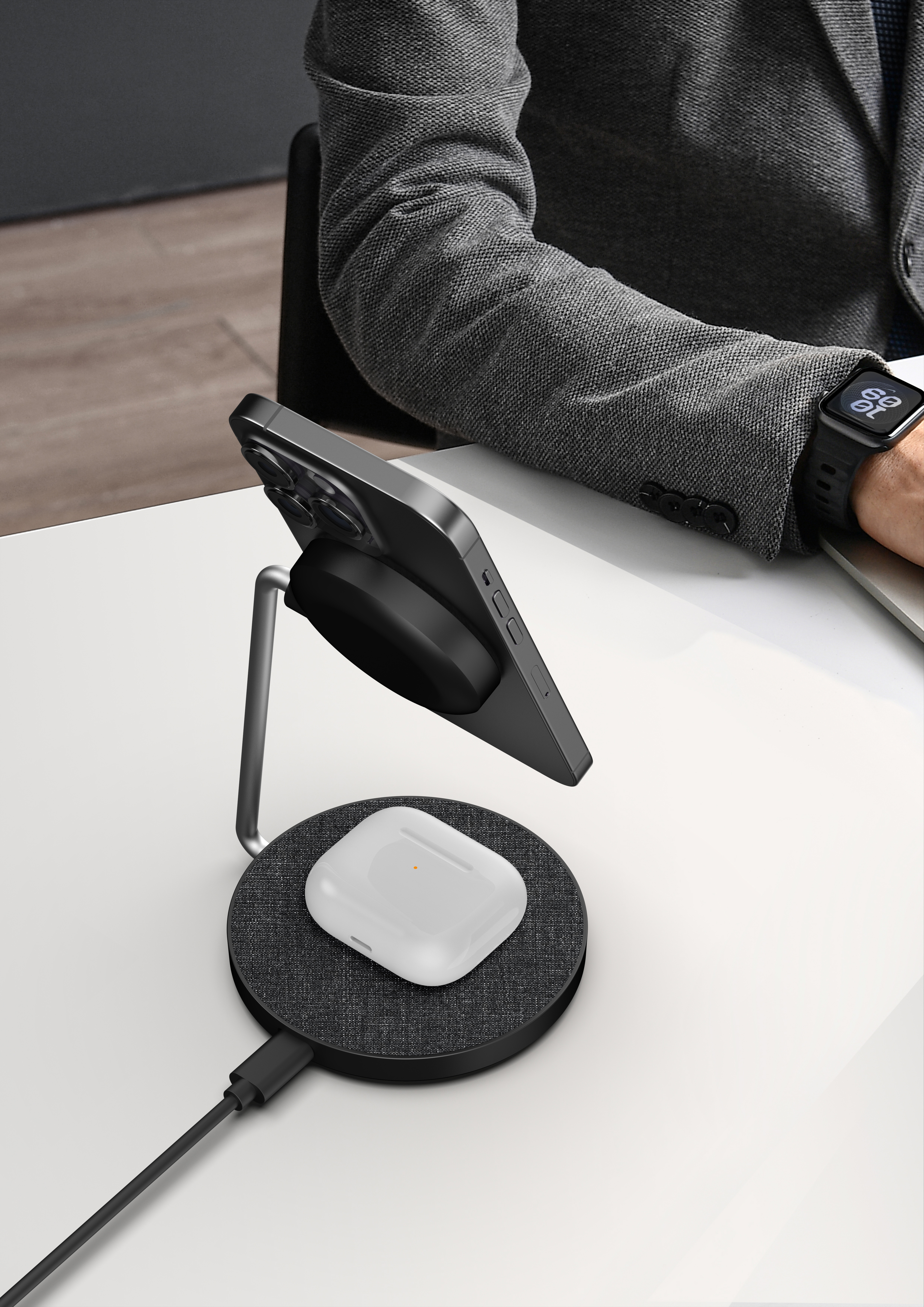 Watch mobile phone two-in-one wireless charging，