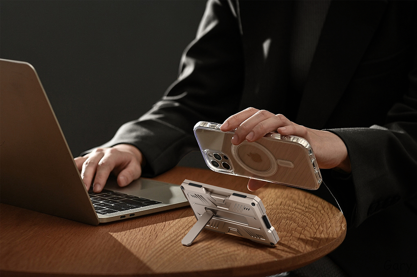 Mecha magnetic card holder，