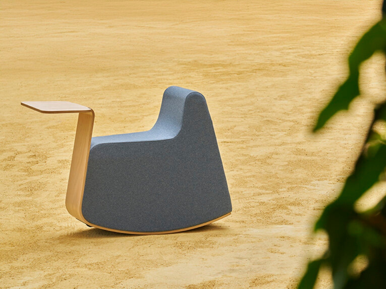 Ergonomics，swing，chair，woodiness，