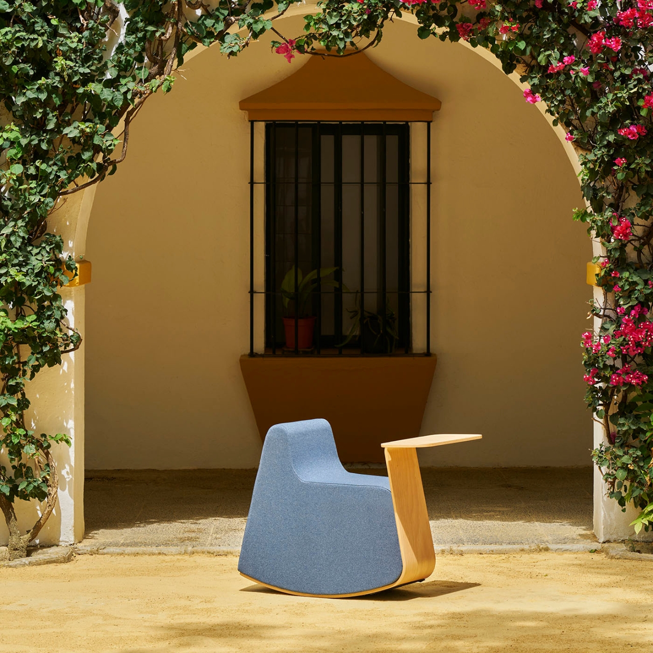 Ergonomics，swing，chair，woodiness，