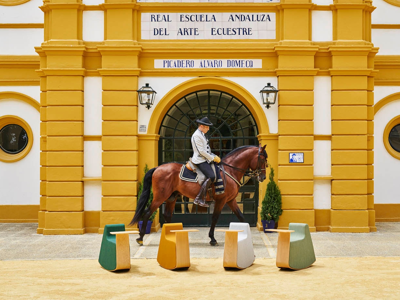 Ergonomics，swing，chair，woodiness，