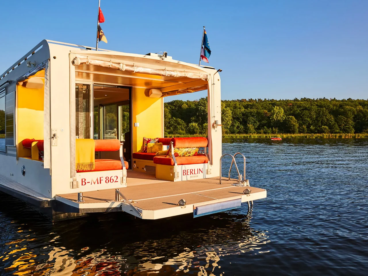 Miniature House Boat，environment protection，Water life，solar energy，