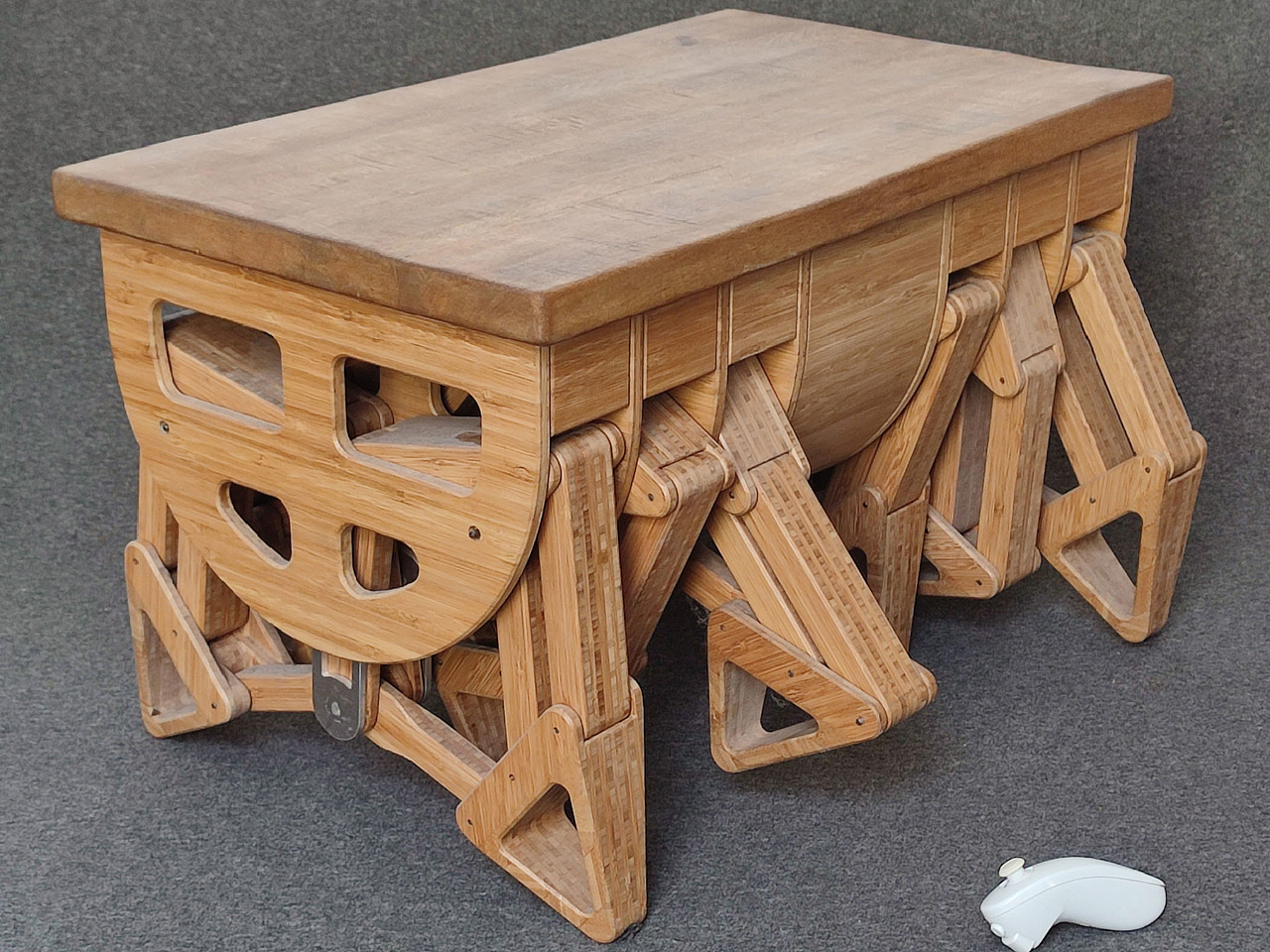 Table，originality，furniture，Walking wooden table，