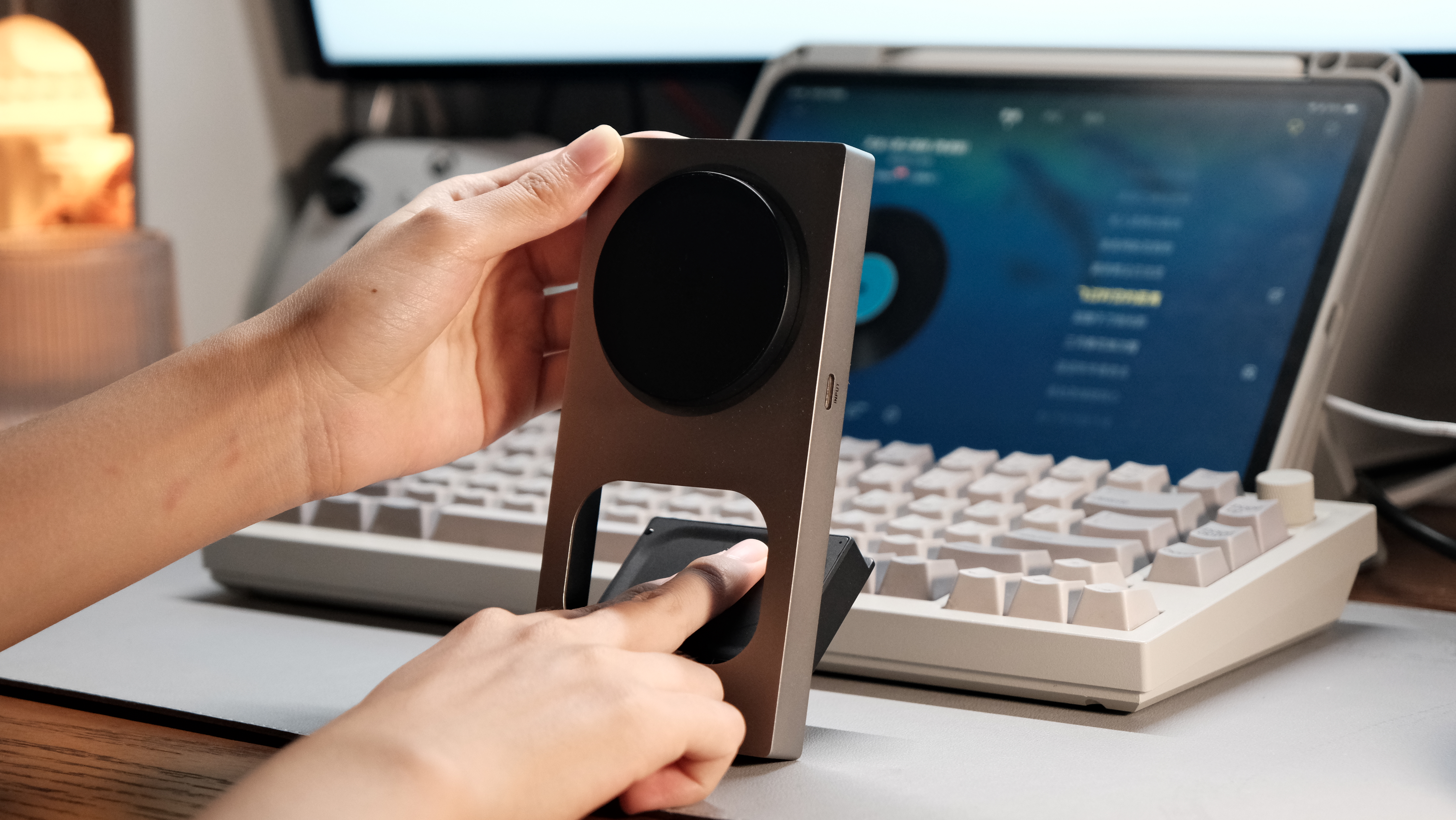 Wireless charging，Mobile wireless charging，3-in -1 wireless charging，Watch wireless charging，Earphone wireless charging，Desktop Wireless charging，