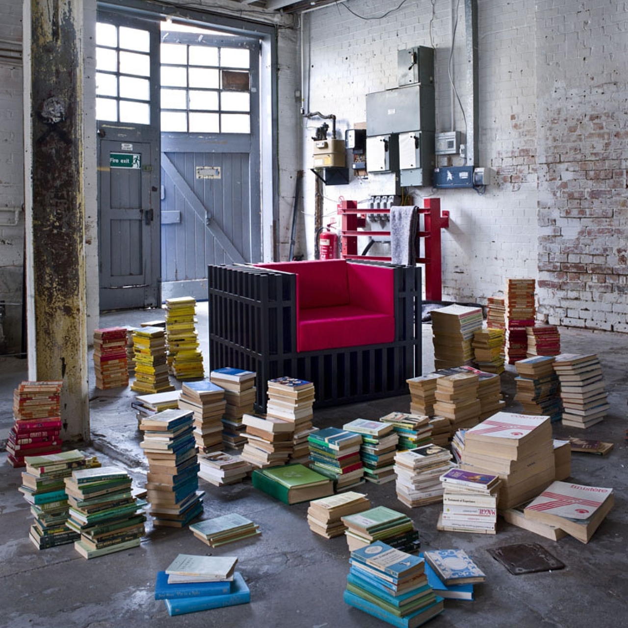 bookshelf，chair，read，Bookworm essential，Visual style，