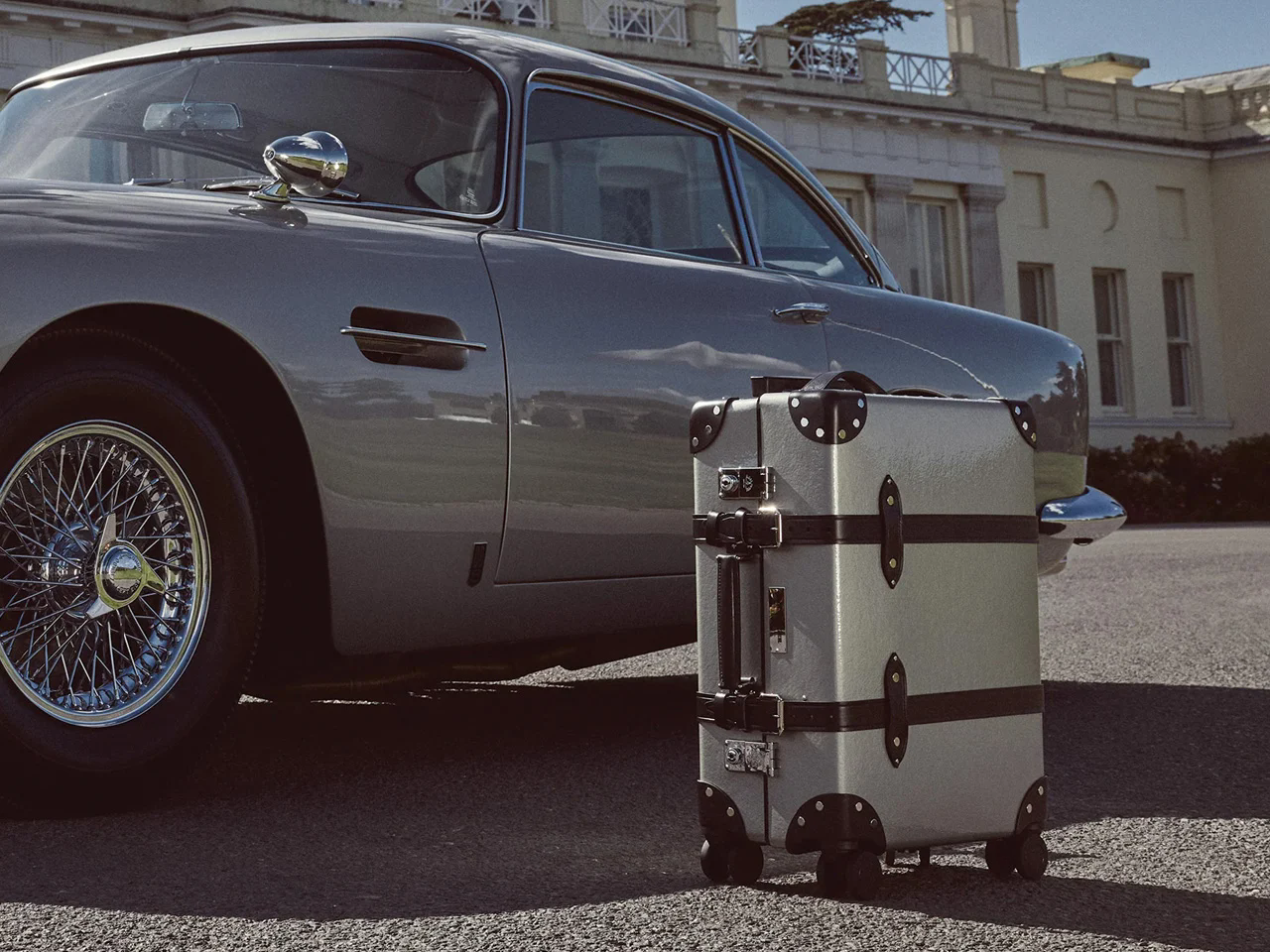 suitcase，007，Globe Trotter，vulcanized fiber，Leatherwear，