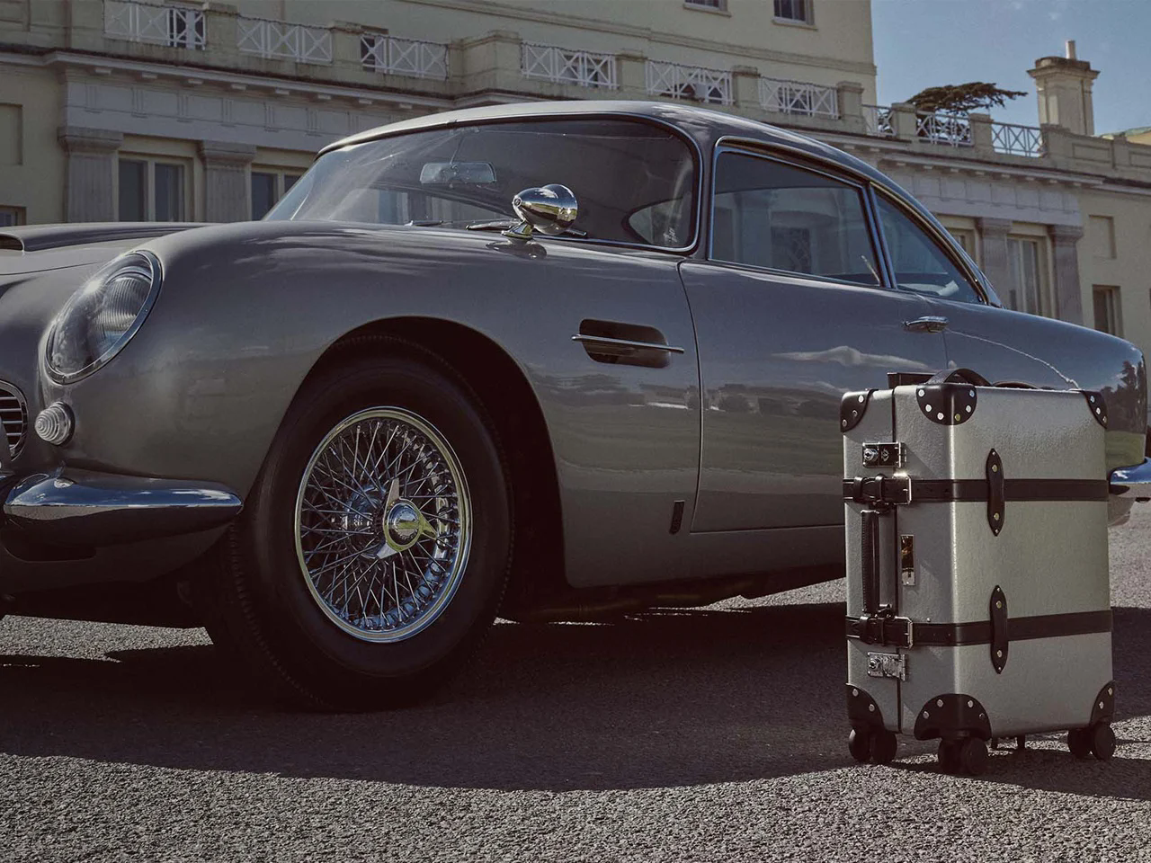 suitcase，007，Globe Trotter，vulcanized fiber，Leatherwear，