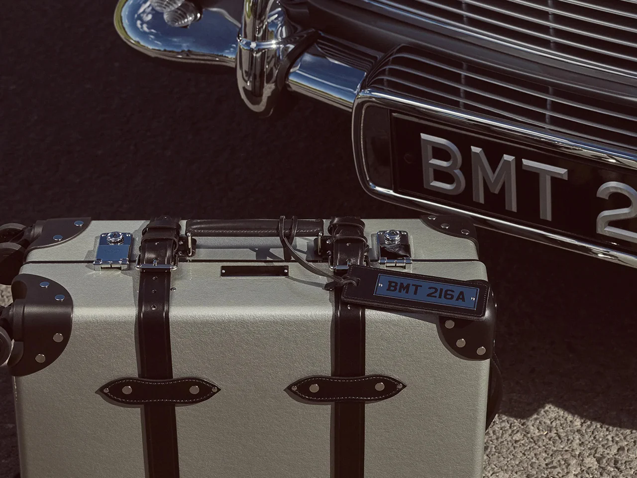 suitcase，007，Globe Trotter，vulcanized fiber，Leatherwear，