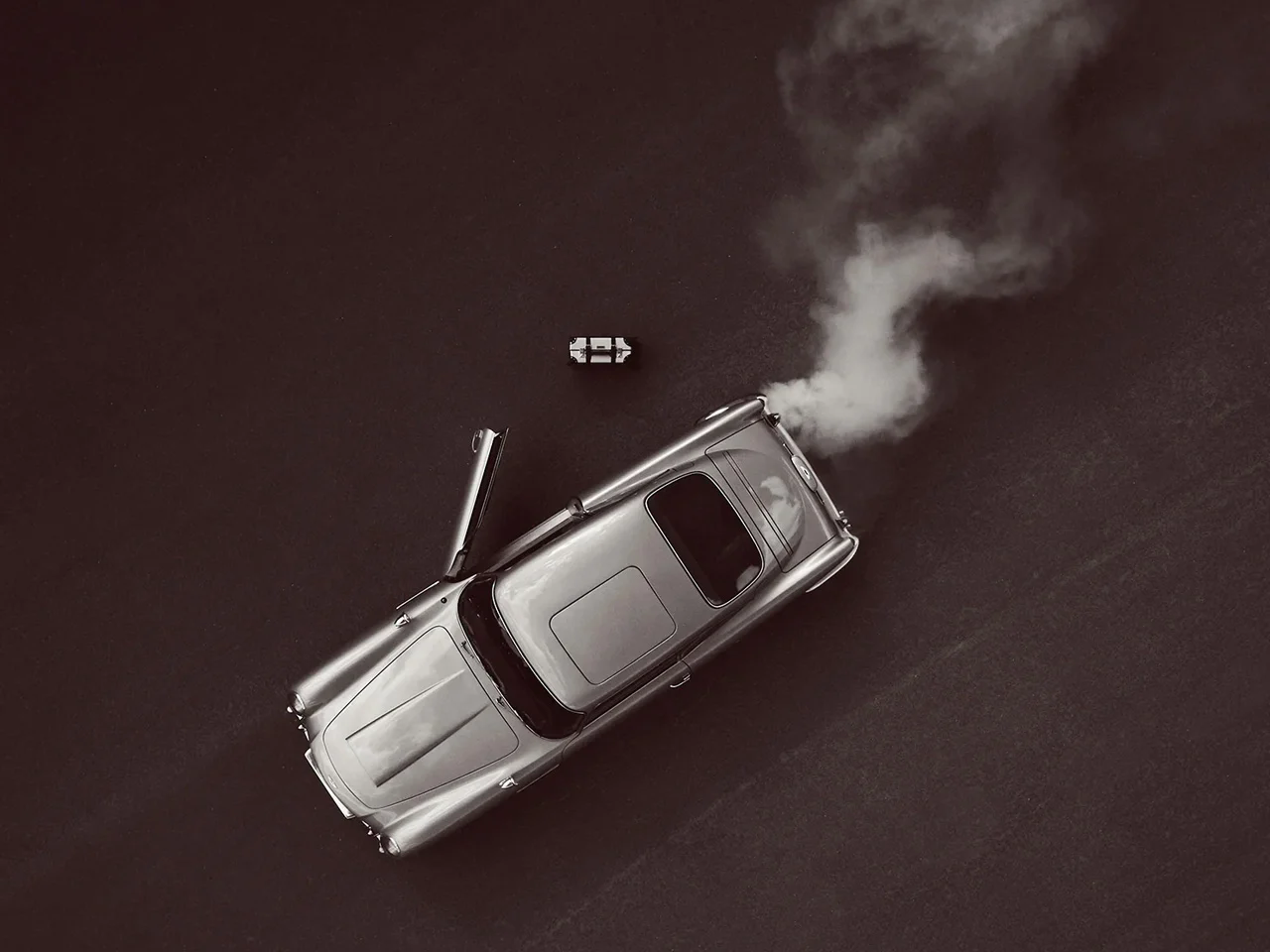 suitcase，007，Globe Trotter，vulcanized fiber，Leatherwear，