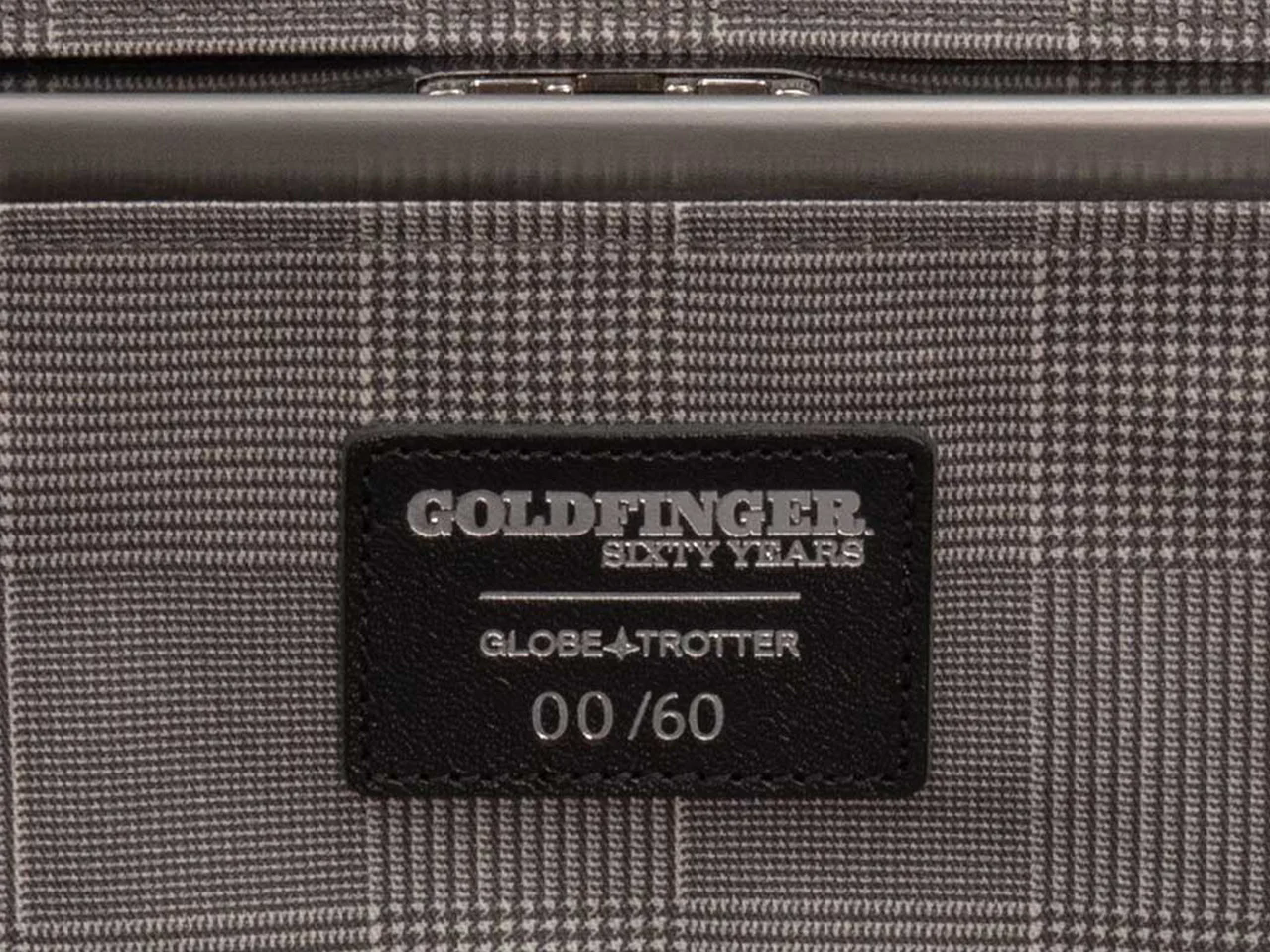 suitcase，007，Globe Trotter，vulcanized fiber，Leatherwear，