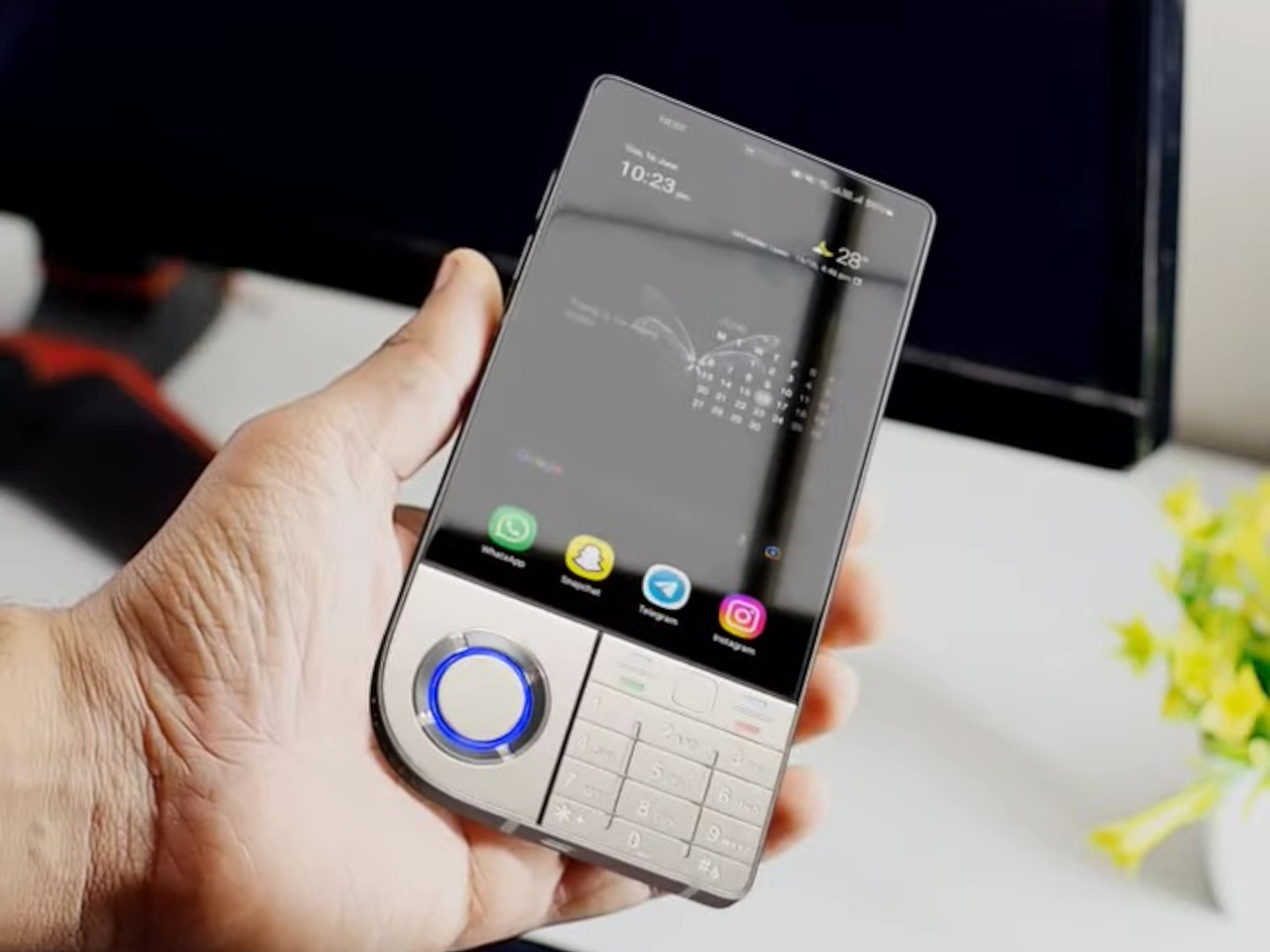 5G concept phone，Nokia 7610，Retro Design ，Uniqueness，