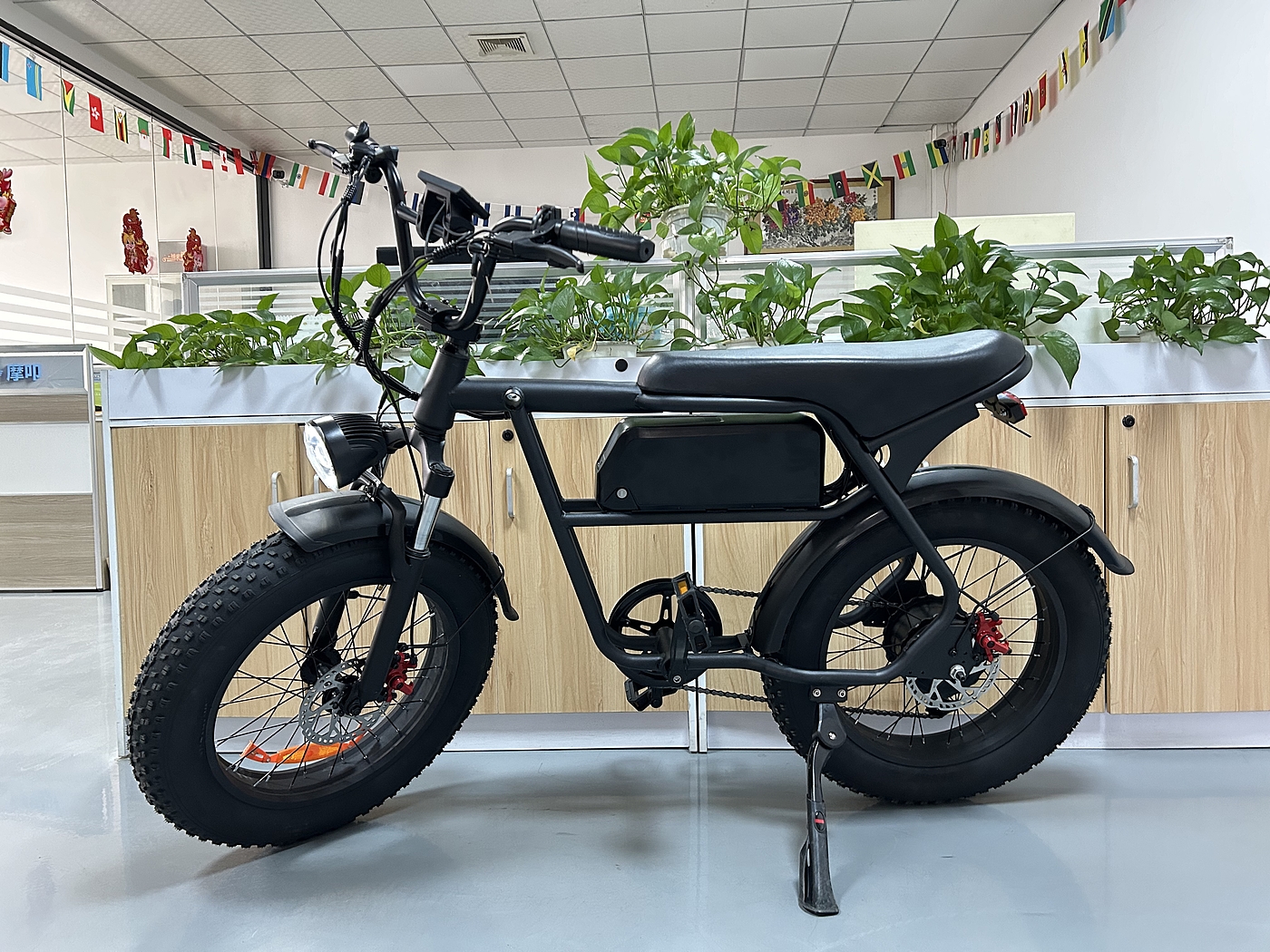 Fat tire car, electric bicycle, booster bicycle，