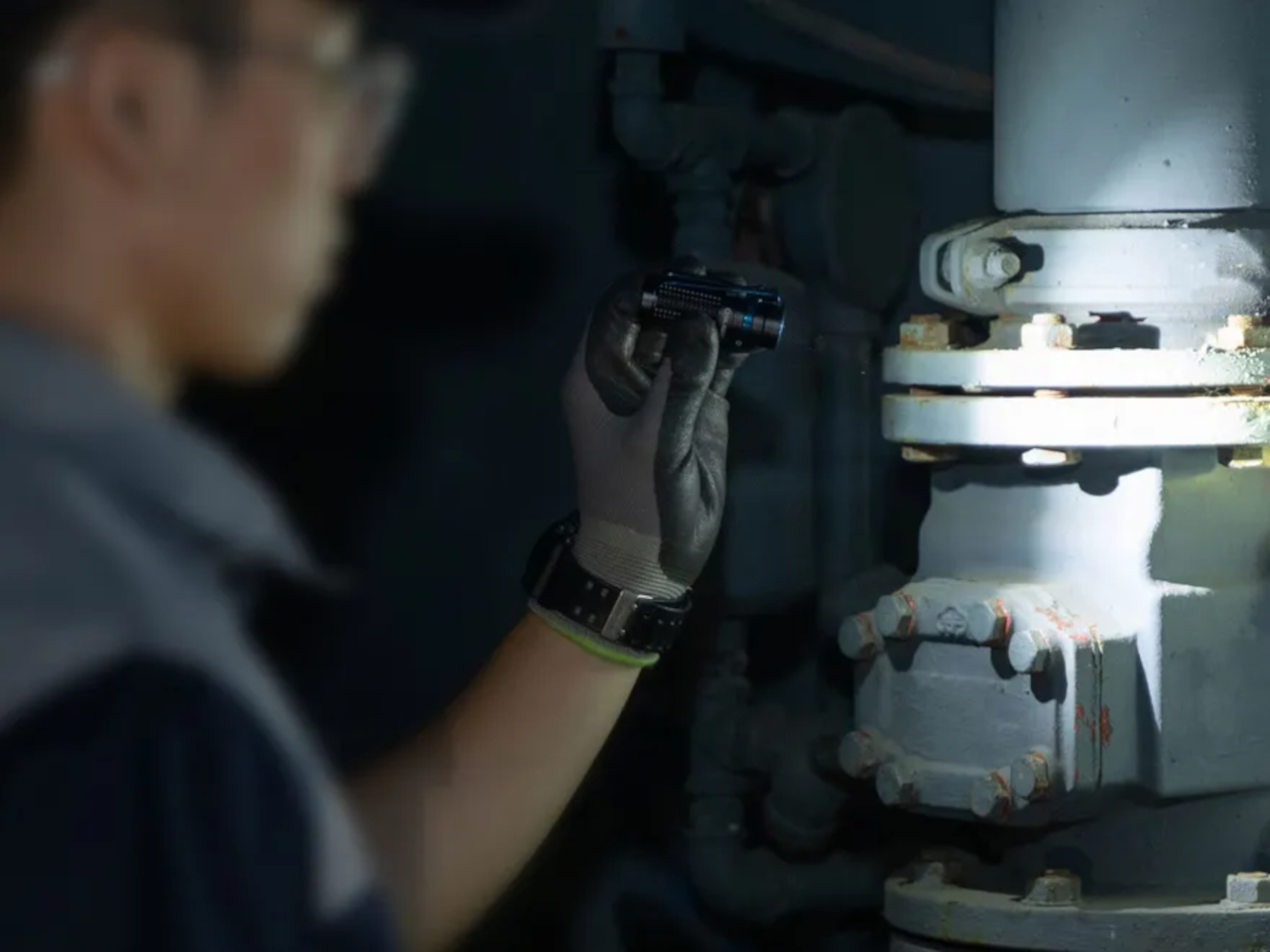 EDC，Flashlight，Olight Baton 4，Portable lighting，