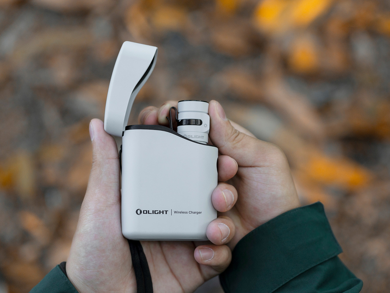 EDC，Flashlight，Olight Baton 4，Portable lighting，