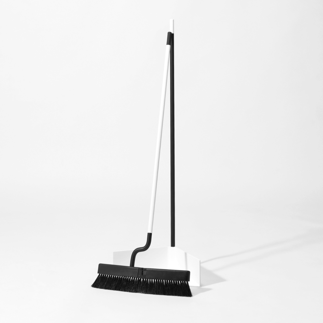 Cleaning tools，Corner storage，Minimalist design ，Broom dustpan，90 Broom & Dustpan，