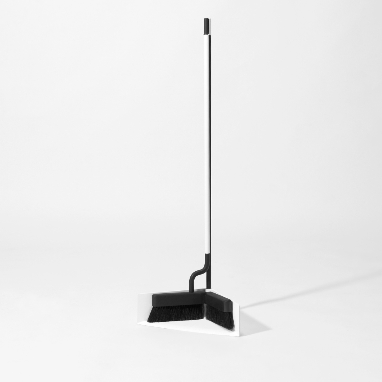 Cleaning tools，Corner storage，Minimalist design ，Broom dustpan，90 Broom & Dustpan，