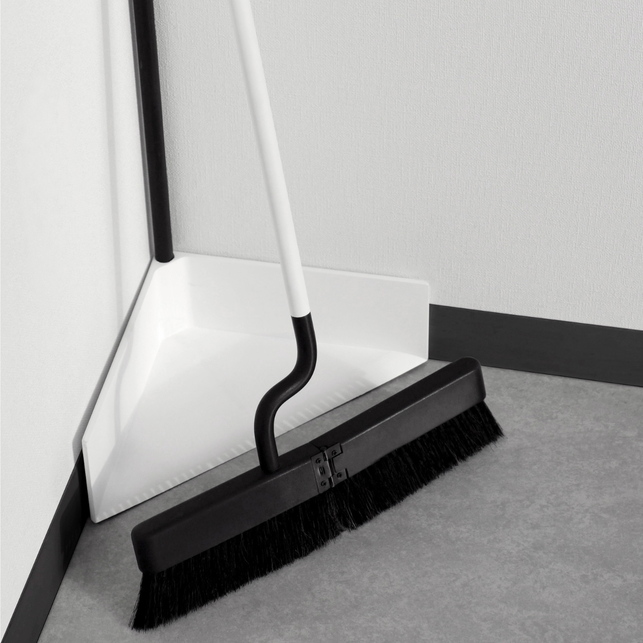 Cleaning tools，Corner storage，Minimalist design ，Broom dustpan，90 Broom & Dustpan，