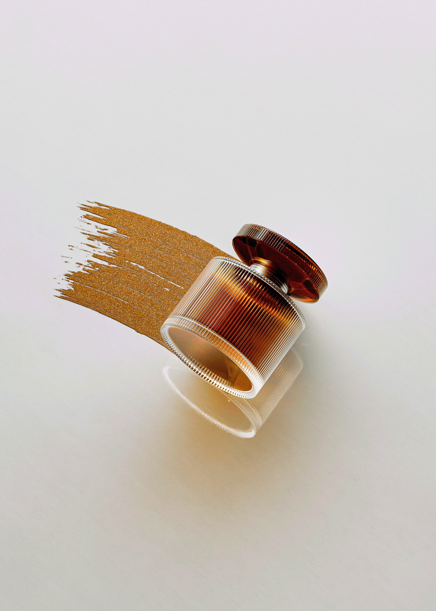 Perfume bottle，Amber Essence，Fragrance，Dark，