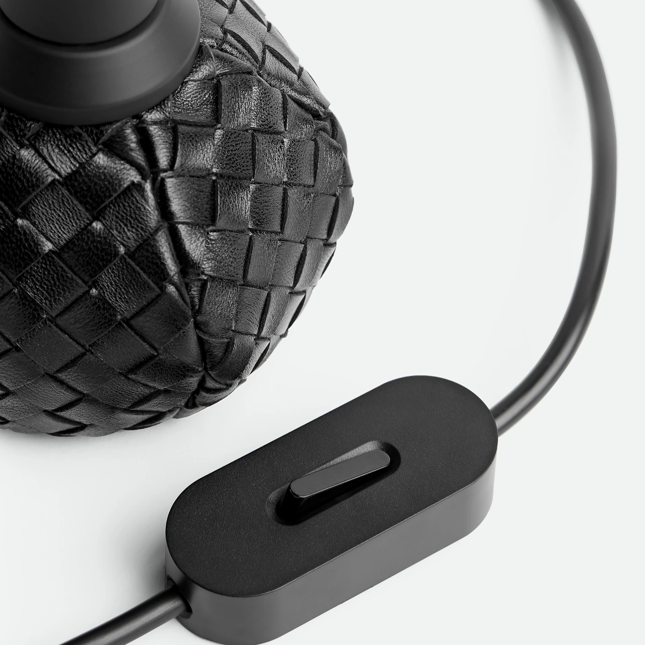 Leather base，Desk lamp，Classic Remodeling，Flos，Bottega Veneta，