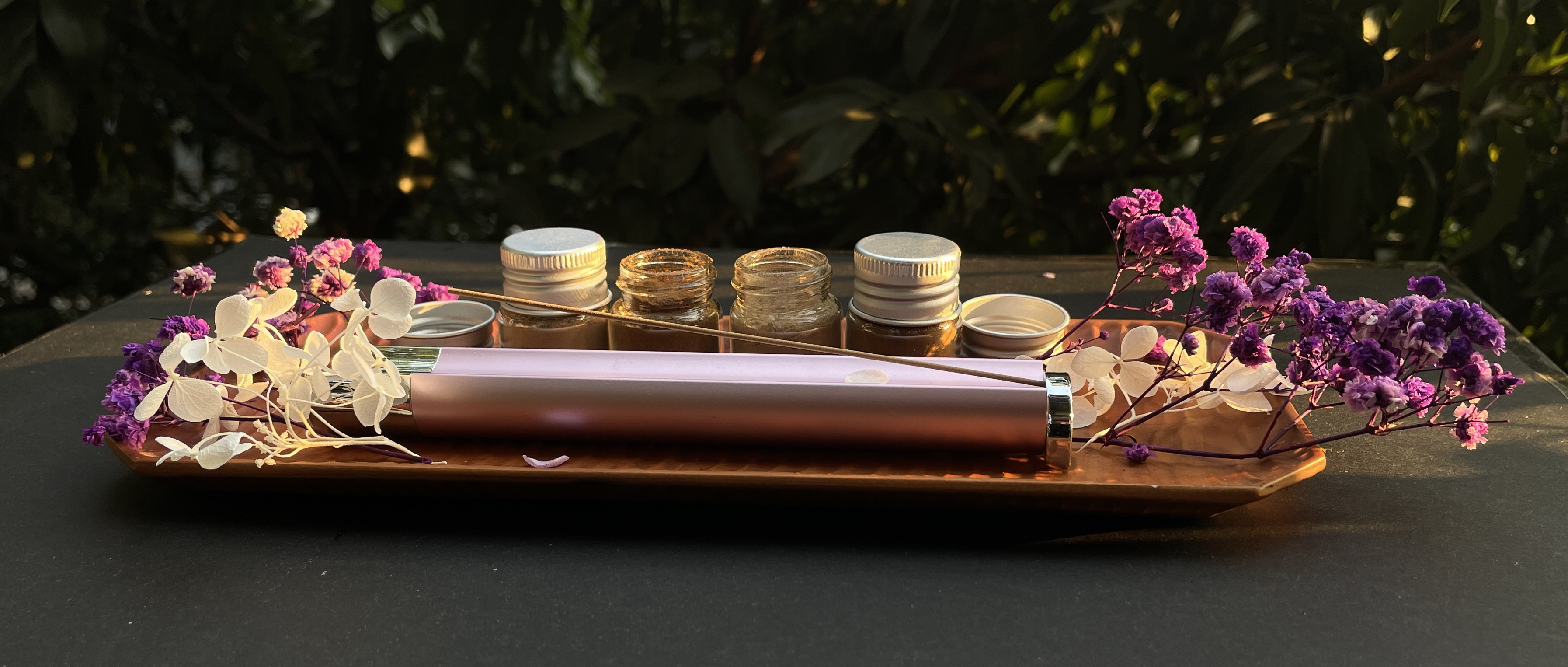 In a simple way, to resolve the complicated interpersonal relationships and work，