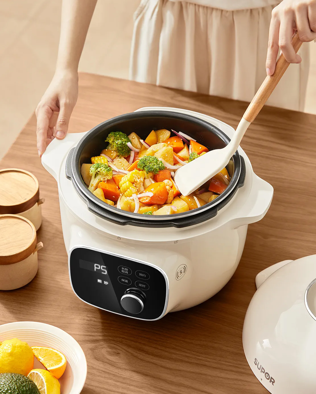 Electric pressure cooker，