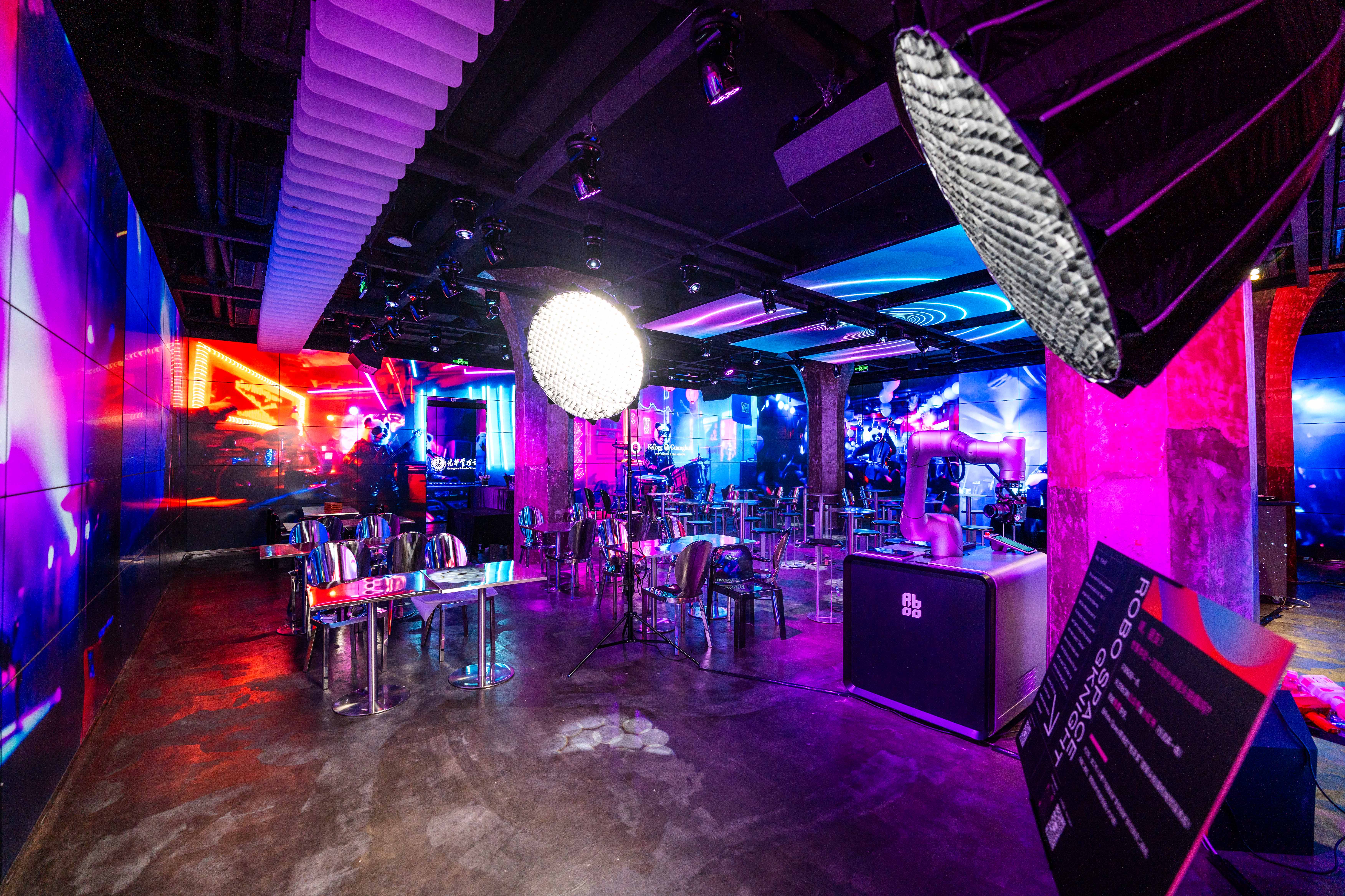 Mechanical arm to take pictures, Grammy slow motion，