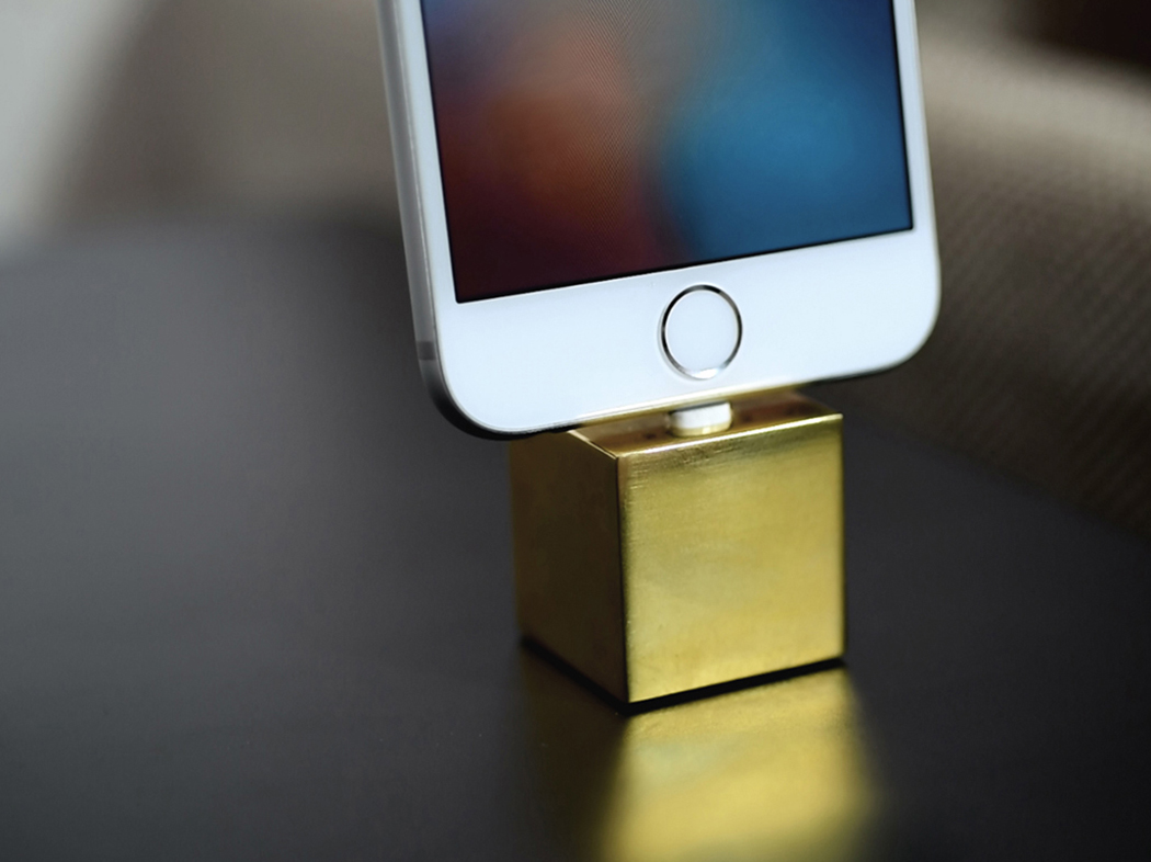 Q dock，iPhone，Charging base，stainless steel，copper ，Charging base，