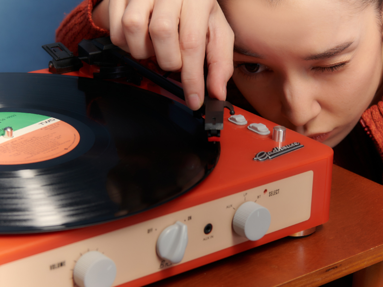 Retro record player，speaker，Brad Retro，USB-C，Modern Creativity，