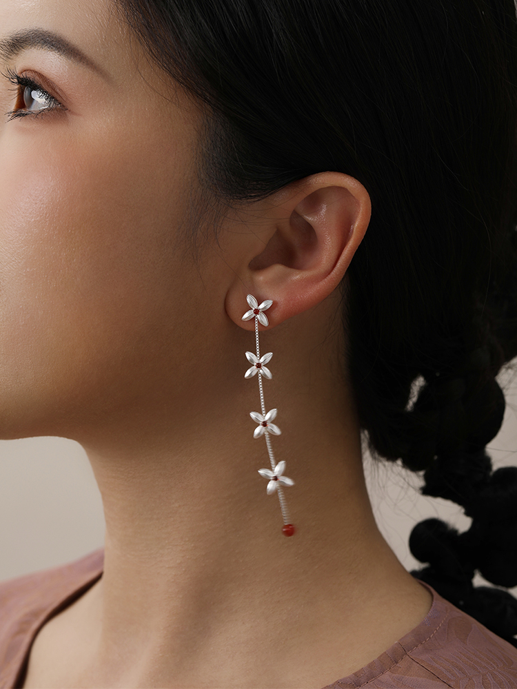 New Chinese design，Good thing recommendation，a gift for his girlfriend，Girlfriend birthday gift，Ritual gift，even with the design of the money pattern，Modern Fashion Wear，925 silver inlaid agate，