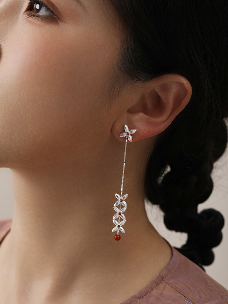 New Chinese design，Good thing recommendation，a gift for his girlfriend，Girlfriend birthday gift，Ritual gift，even with the design of the money pattern，Modern Fashion Wear，925 silver inlaid agate，