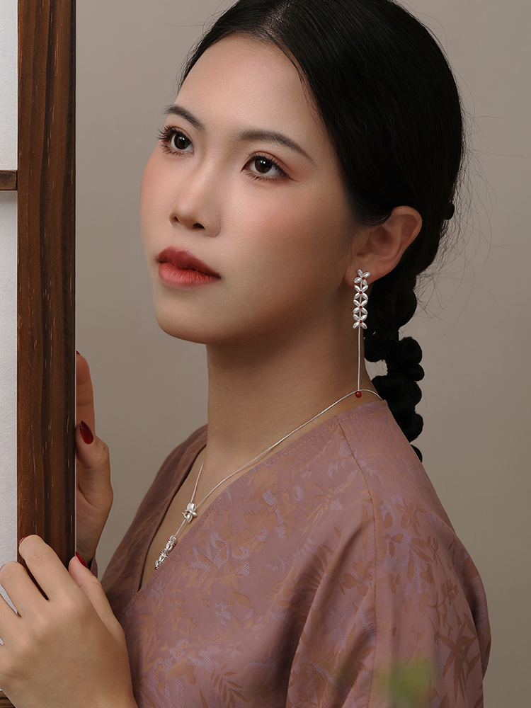 New Chinese design，Good thing recommendation，a gift for his girlfriend，Girlfriend birthday gift，Ritual gift，even with the design of the money pattern，Modern Fashion Wear，925 silver inlaid agate，