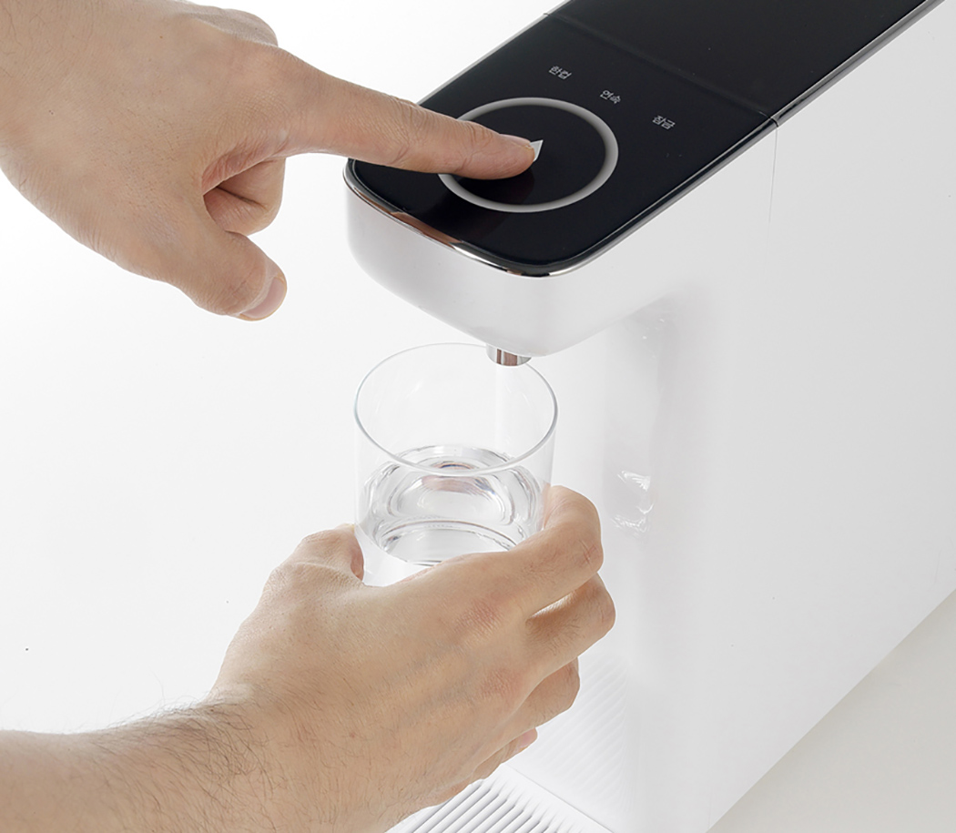 Intelligent filter water dispenser，Remote control，water purification，purify，Minimalist style，black and white，