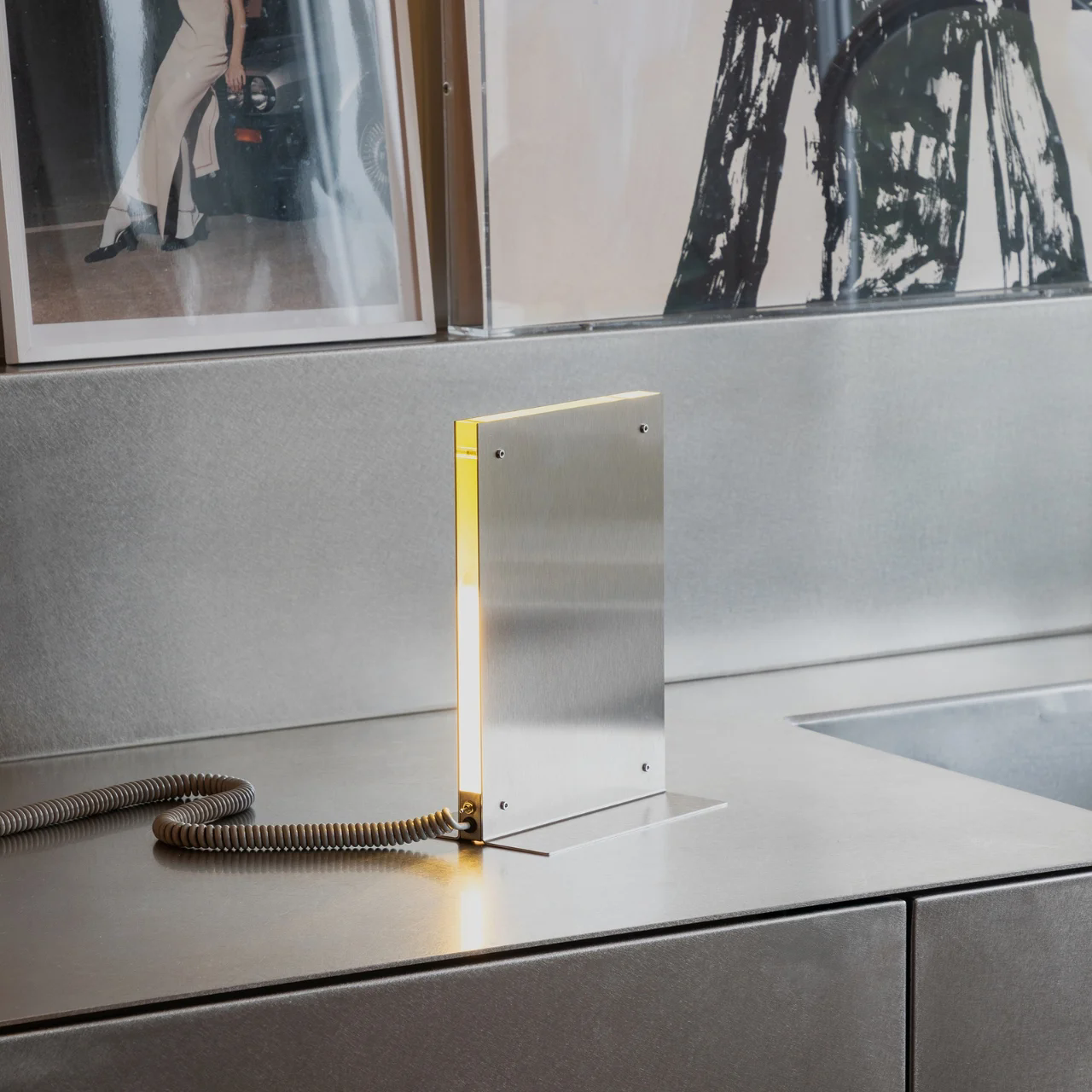 Minimalist design ，Fashion sense，floodlight，Acrylic，stainless steel，