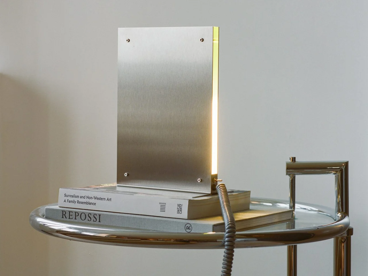 Minimalist design ，Fashion sense，floodlight，Acrylic，stainless steel，